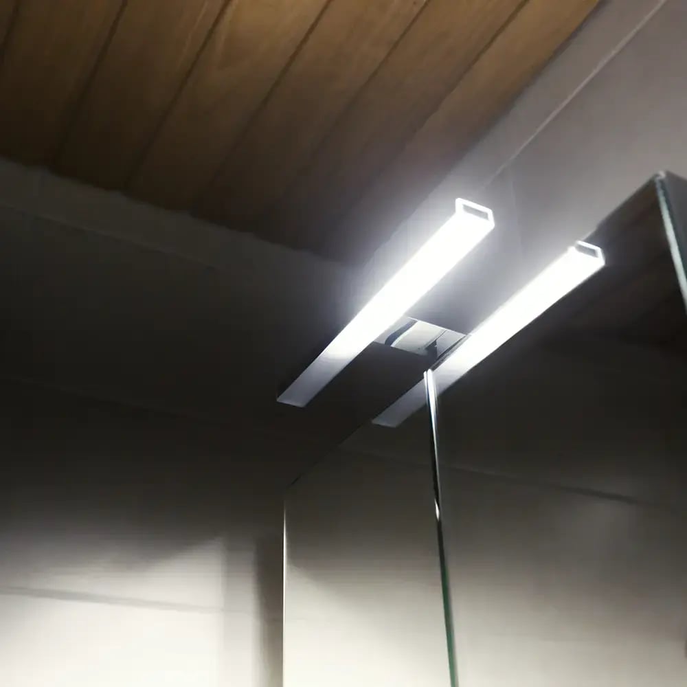 Peilikaappi LED-valaisimella